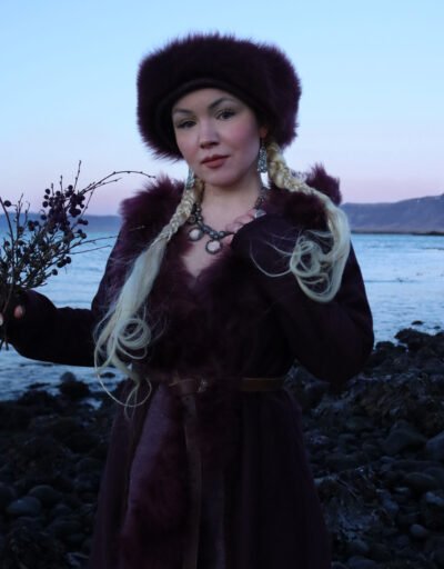 Vetrarblóm Collection – Rauðsmári coat